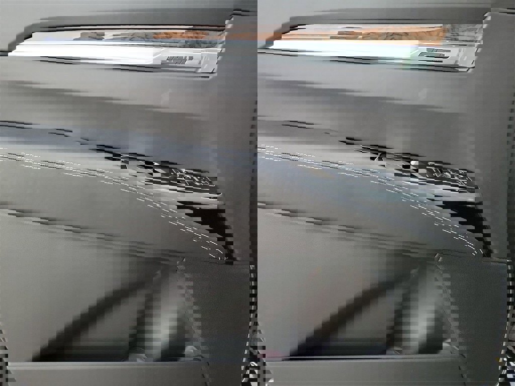 Used 2025 Cadillac Escalade Sport Platinum w/ LPO, ONYX Package image 15