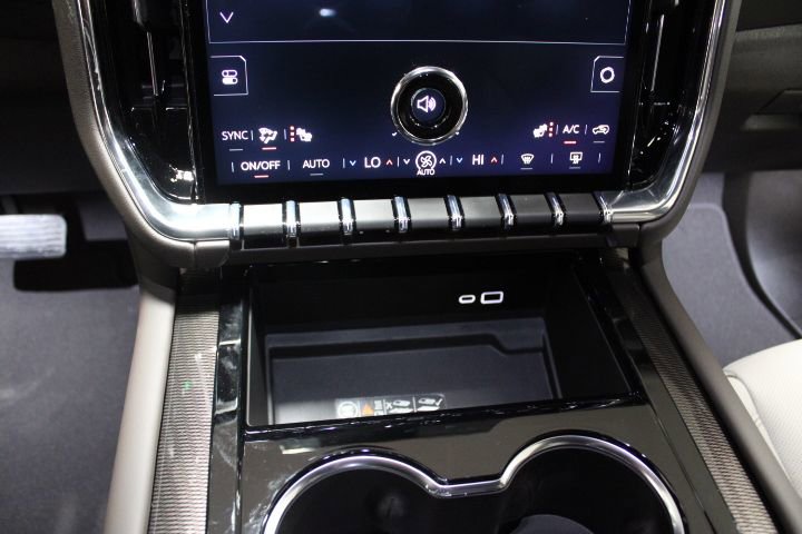 New 2026 GMC Yukon XL Elevation w/ Elevation Premium Package image 38