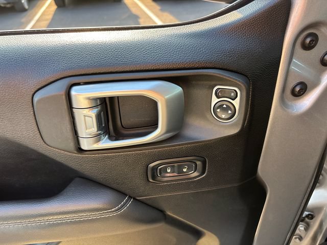 Used 2019 Jeep Wrangler Unlimited Sahara AWD/4WD image 14