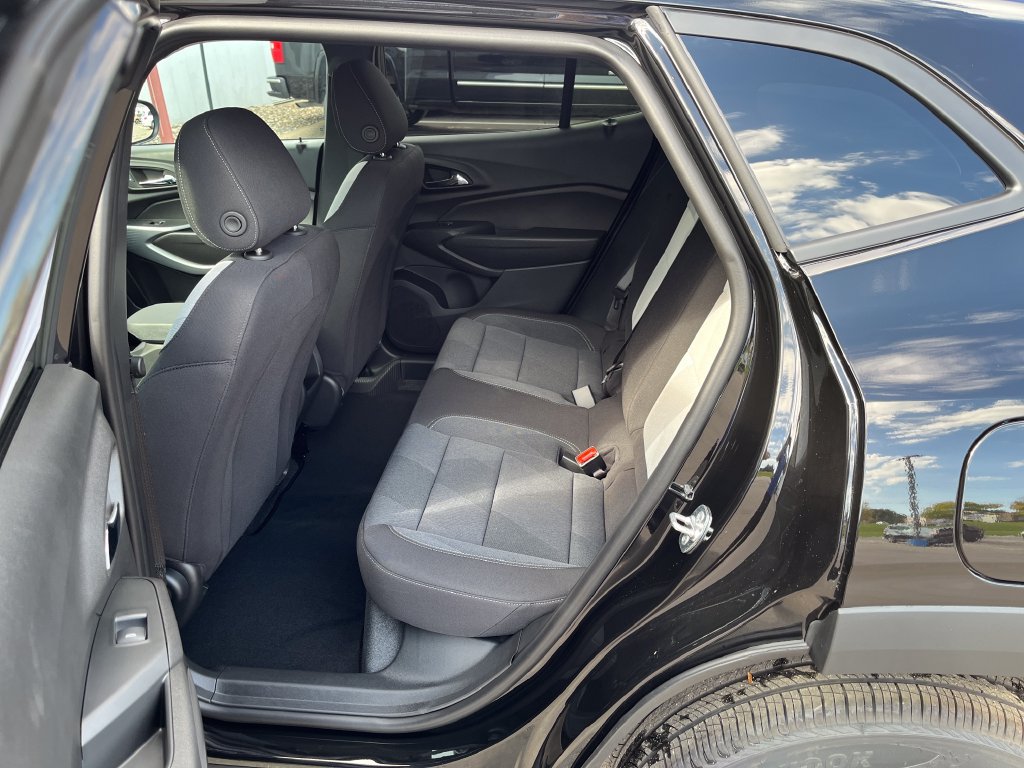 New 2026 Chevrolet Trax LS w/ LS Convenience Package FWD image 24