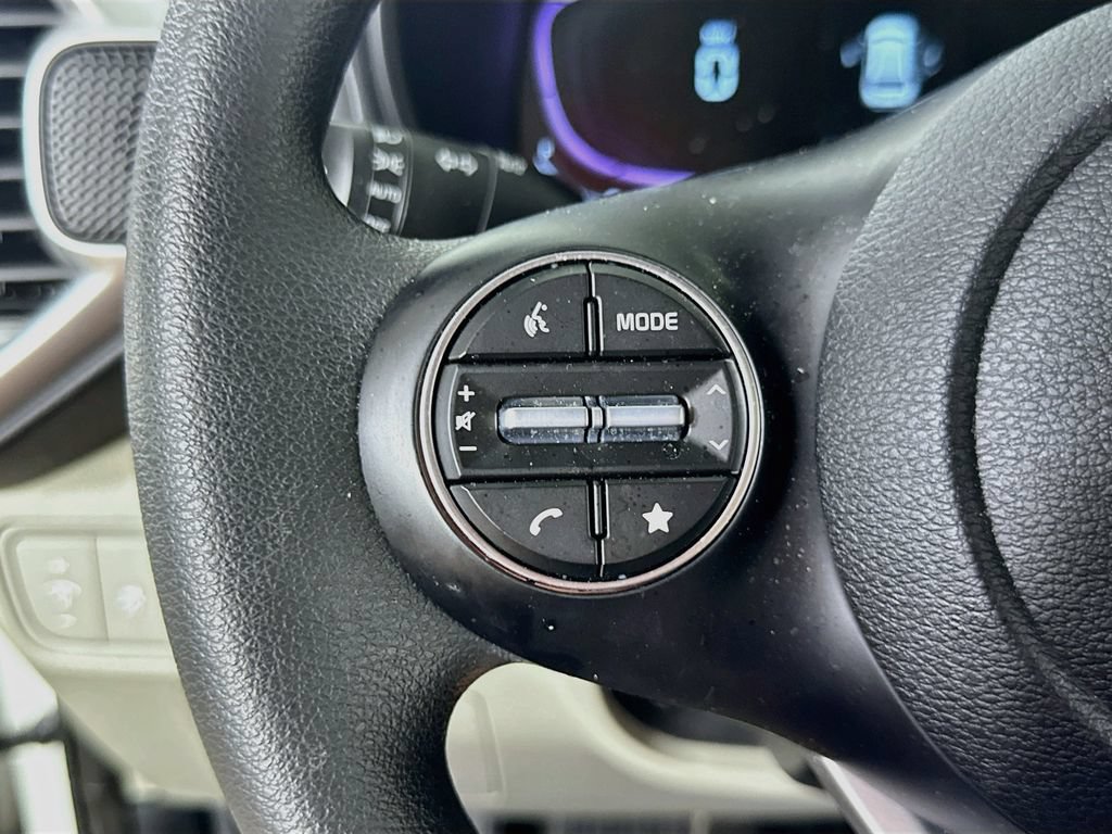 Used 2025 Kia Soul LX w/ LX Technology Package FWD image 22