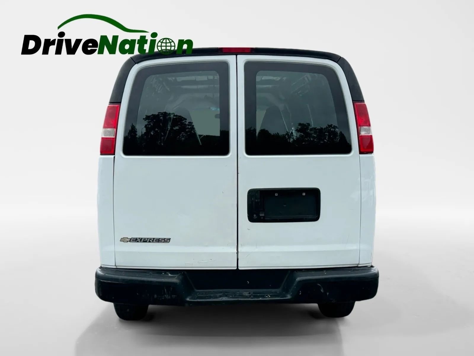 Used 2018 Chevrolet Express 2500 RWD image 6