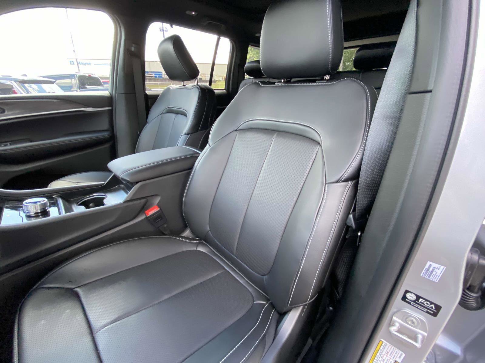 New 2025 Jeep Grand Cherokee Limited w/ Luxury Tech Group II image 9