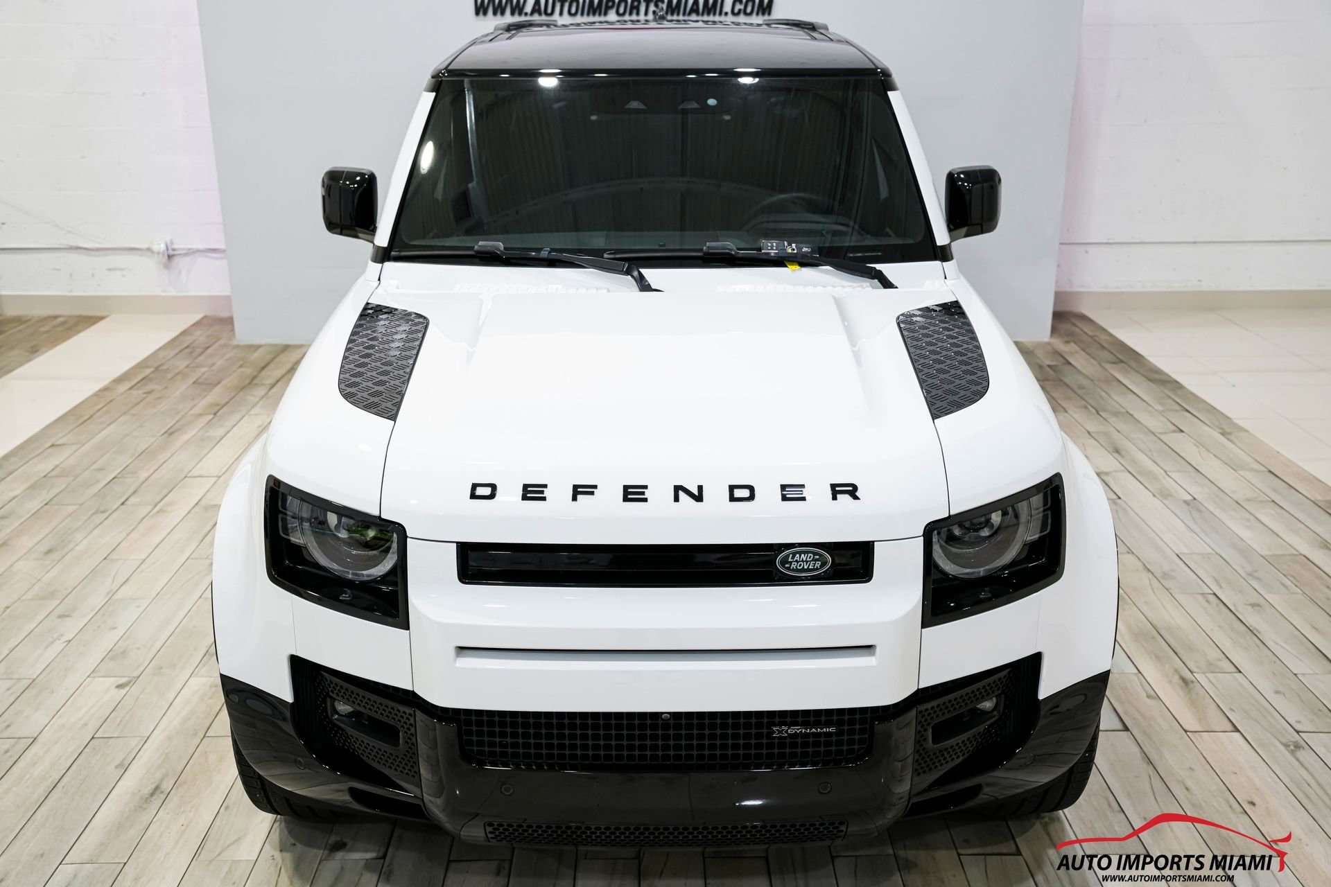 Used 2023 Land Rover Defender 130 X-Dynamic SE image 30