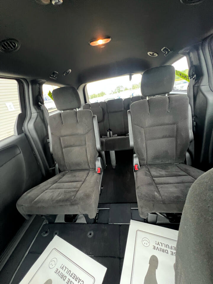 Used 2017 Dodge Grand Caravan SE image 23