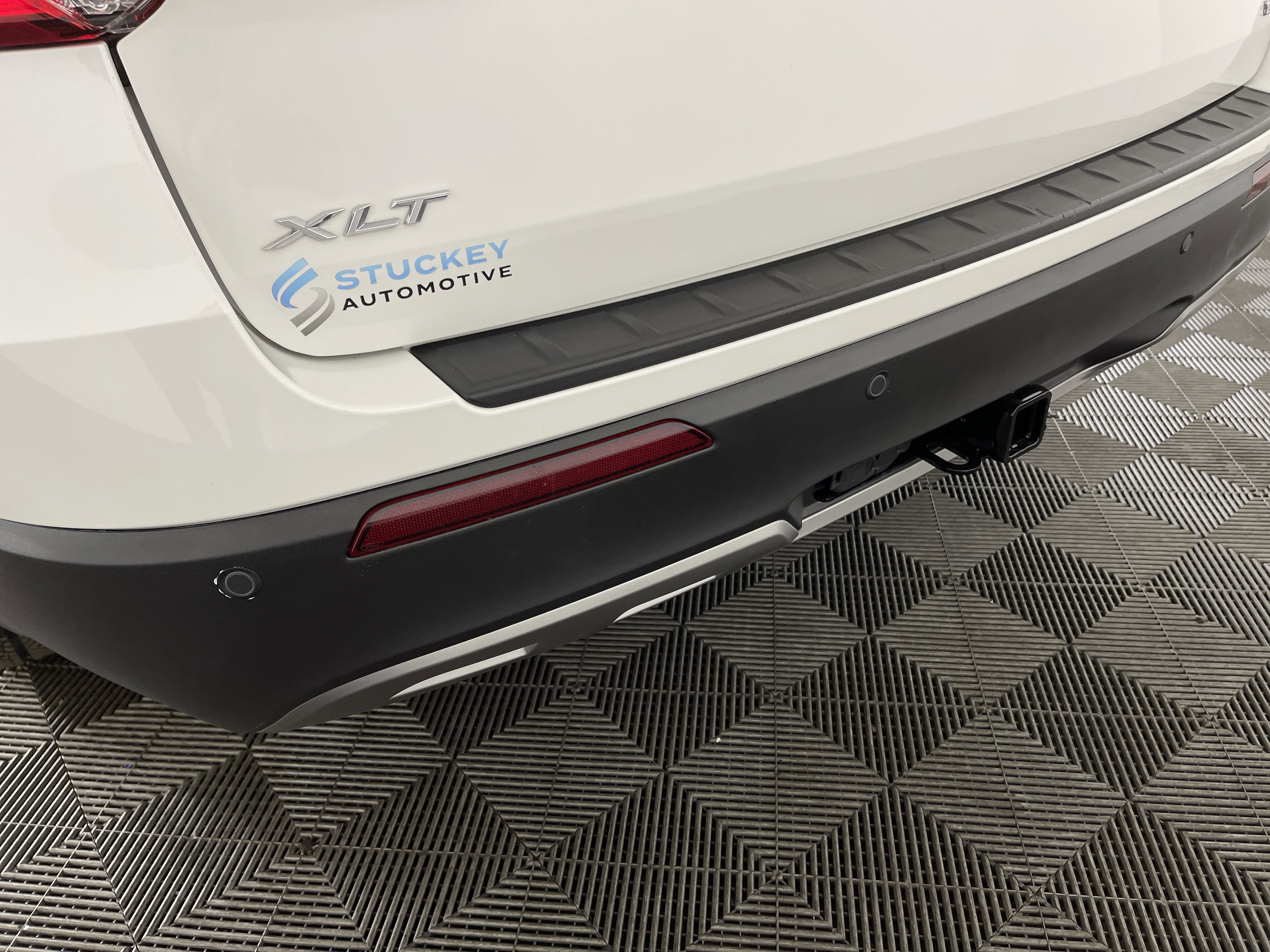 Used 2020 Ford Explorer XLT w/ Equipment Group 202A image 7