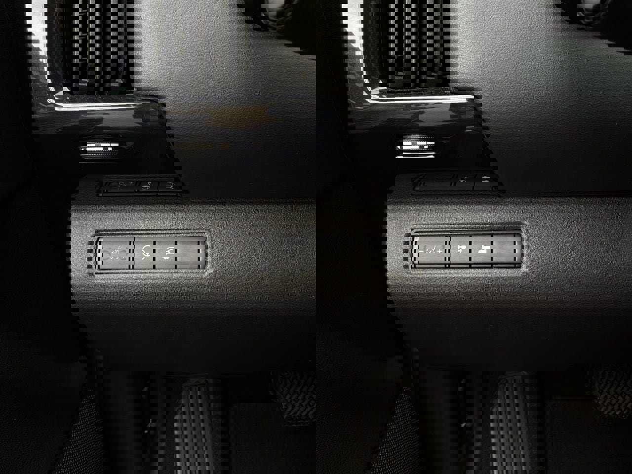 Used 2025 Nissan Pathfinder SV FWD image 23