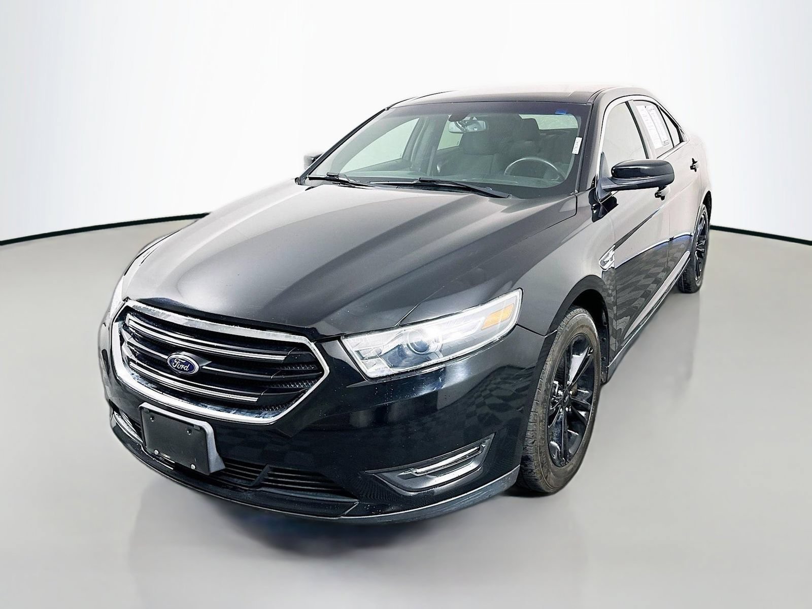 Used 2016 Ford Taurus SEL FWD image 3