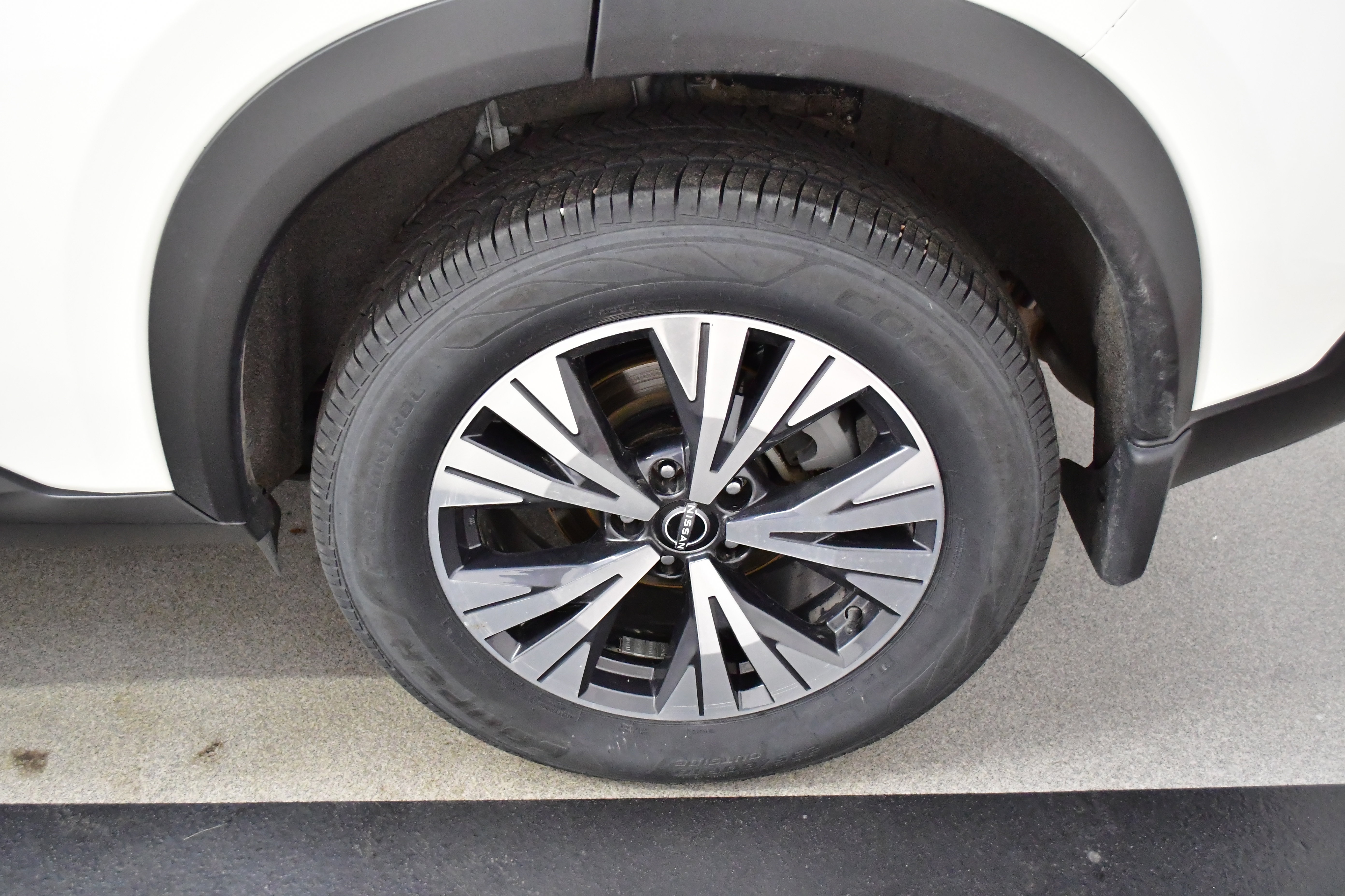 Used 2023 Nissan Rogue SV image 56