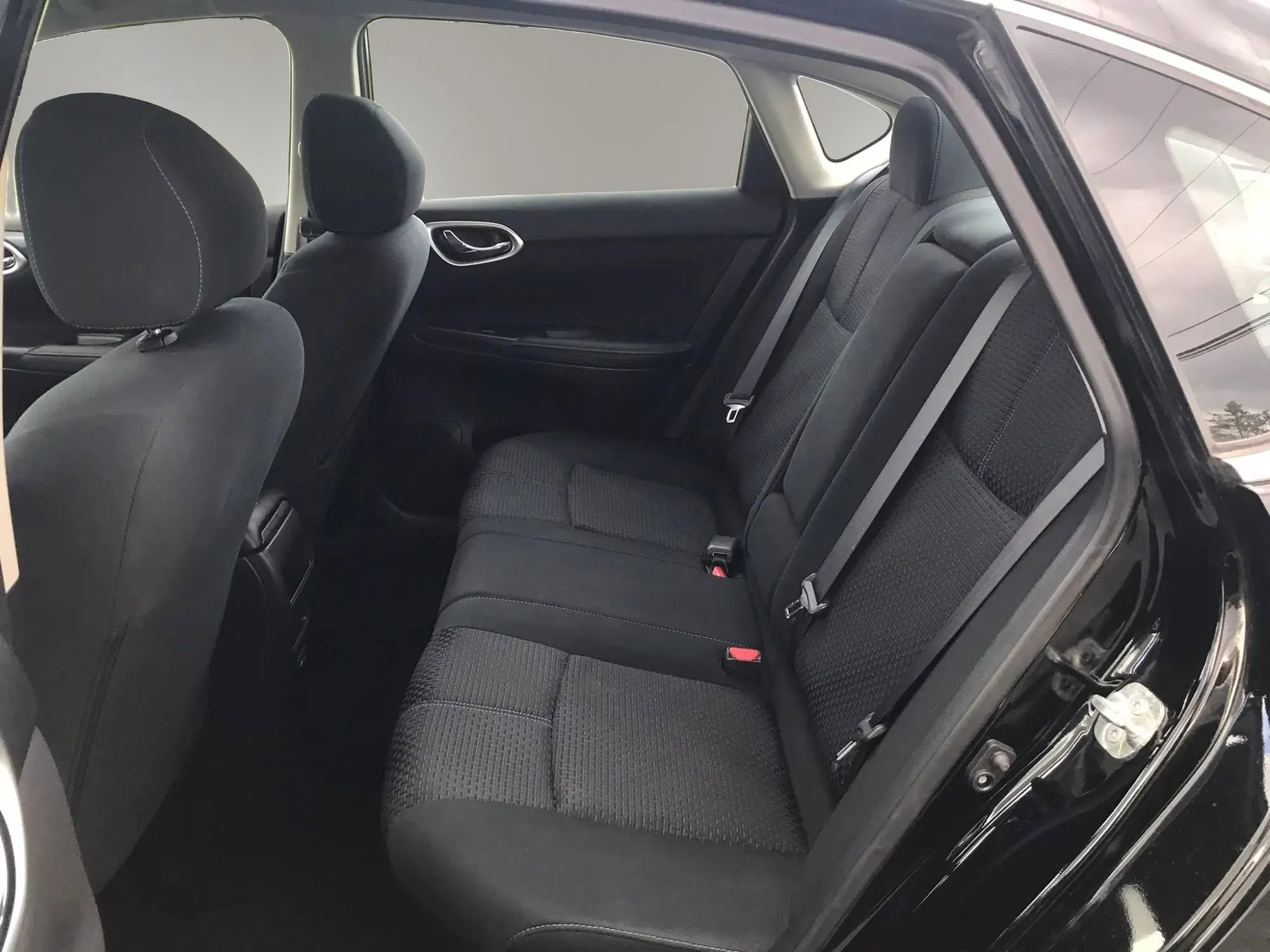 Used 2019 Nissan Sentra SR FWD image 3