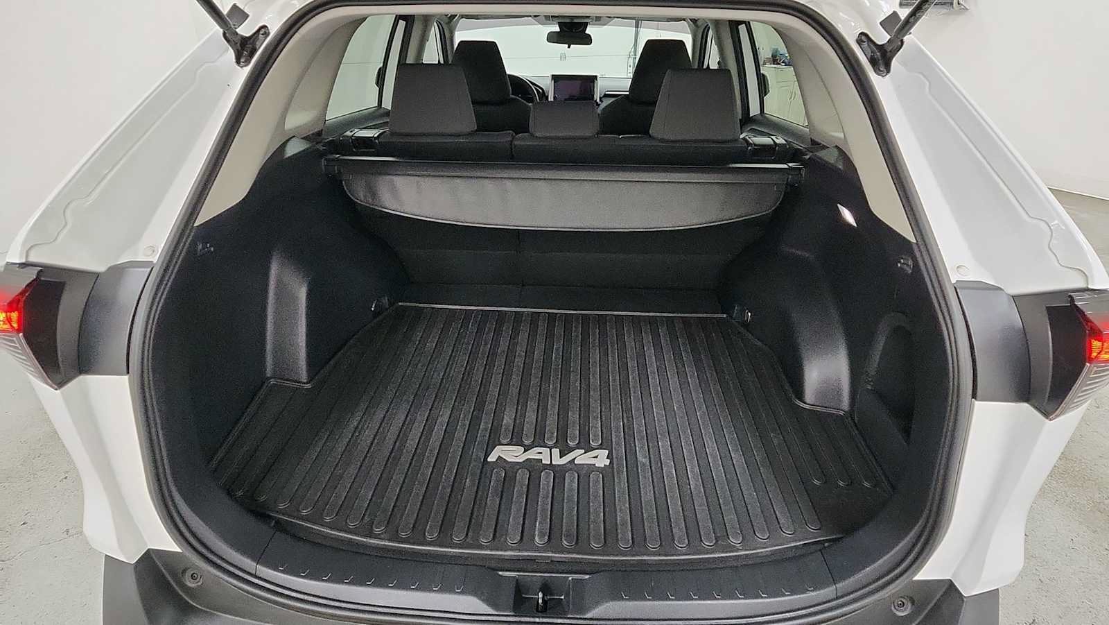 Certified 2024 Toyota RAV4 XLE AWD/4WD image 27