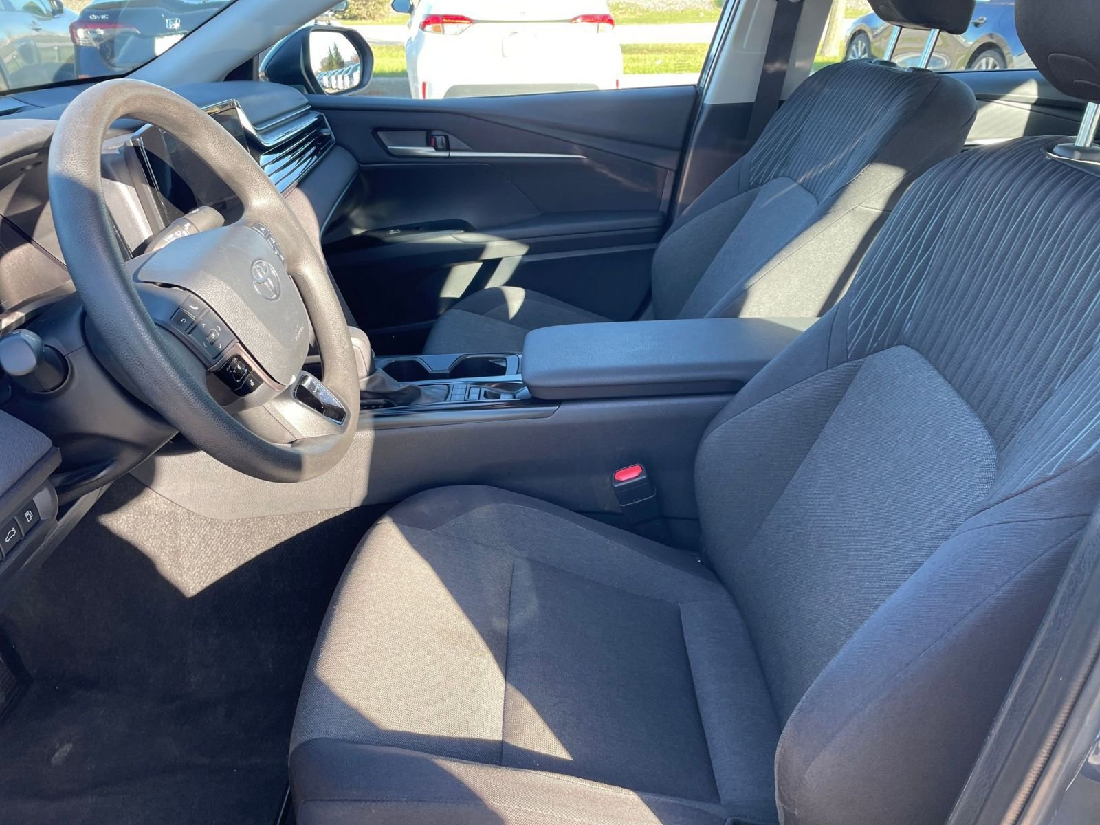 Used 2025 Toyota Camry LE image 27