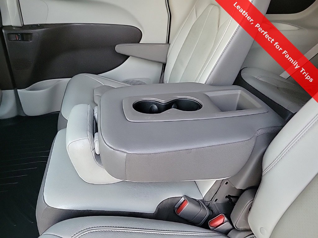 Used 2019 Chrysler Pacifica Touring-L image 36