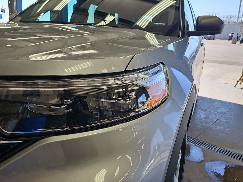 Used 2024 Ford Explorer XLT image 29