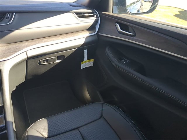 New 2025 Jeep Grand Cherokee L Limited w/ Luxury Tech Group II image 16