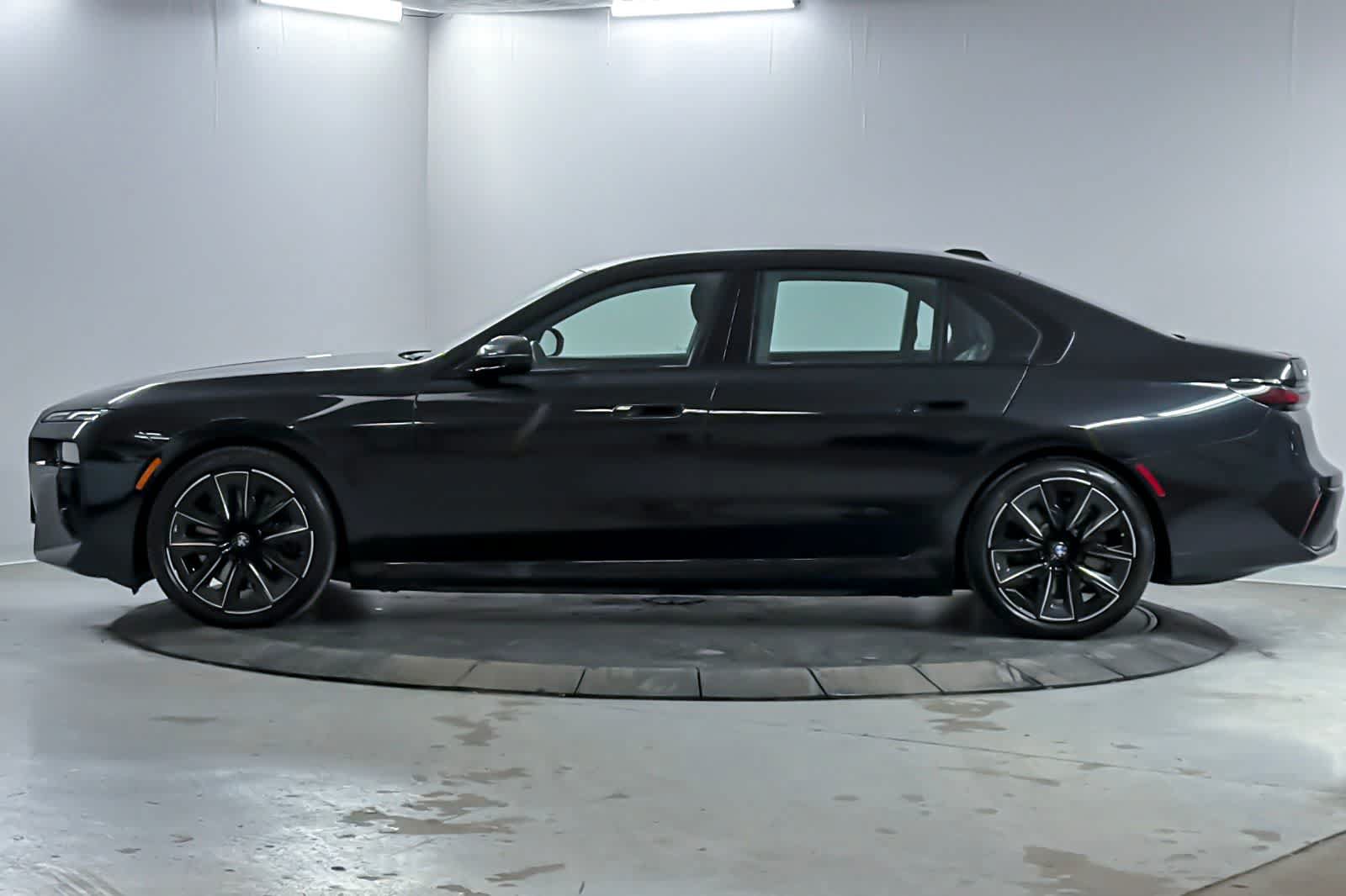 Used 2025 BMW i7 xDrive60 AWD/4WD image 5