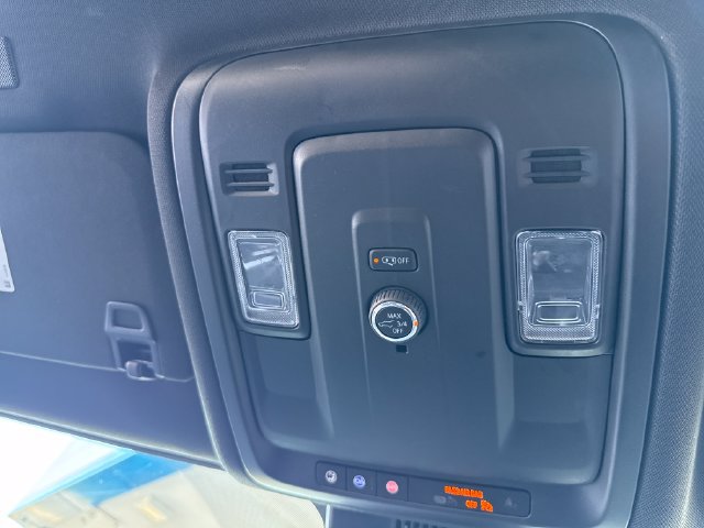Certified 2025 Chevrolet Suburban Z71 AWD/4WD image 38