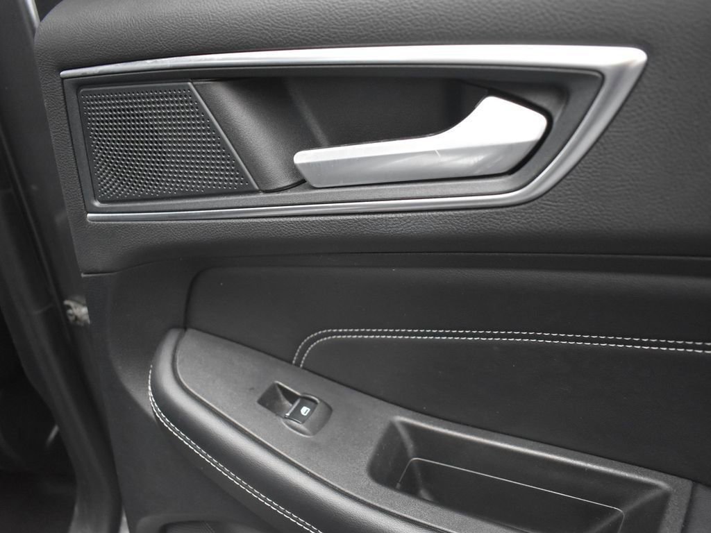 Used 2024 Ford Edge Titanium image 18