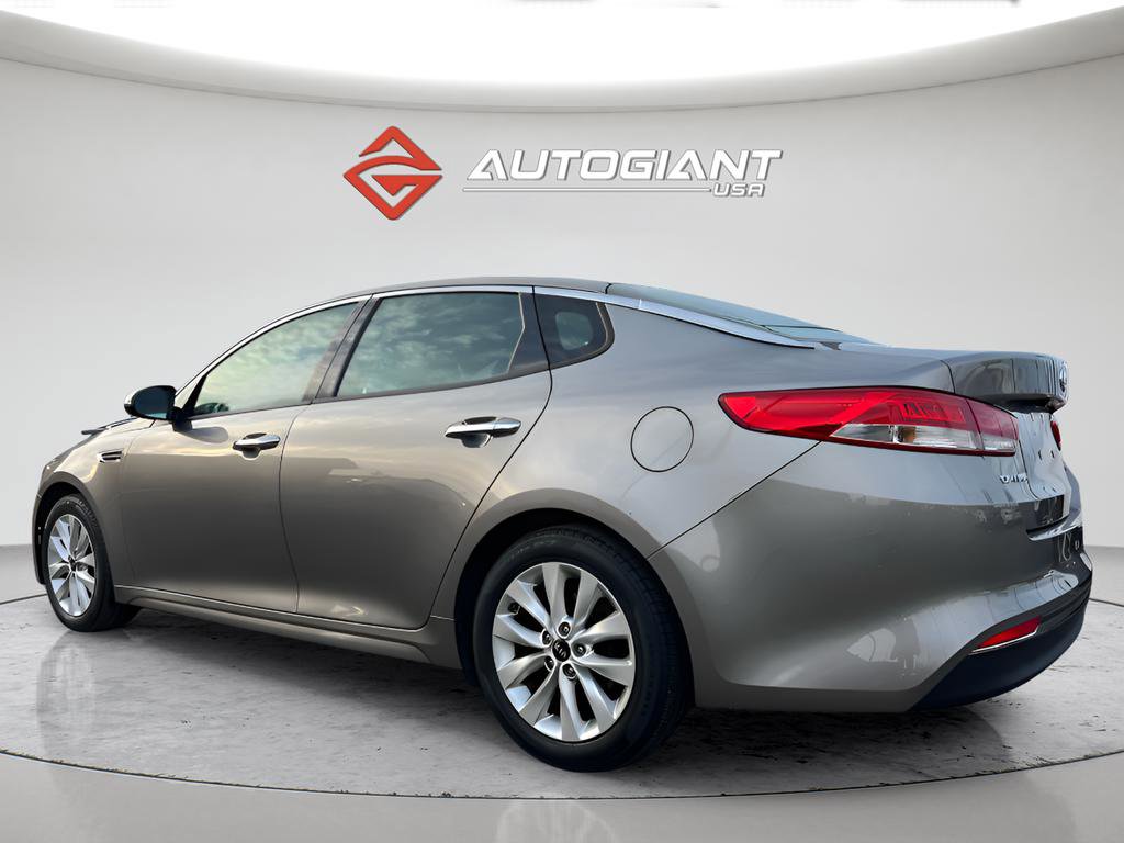 Used 2017 Kia Optima EX image 4