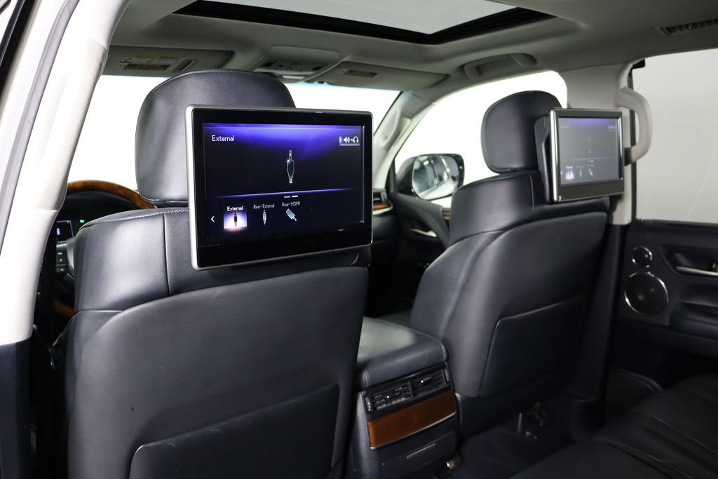 Used 2016 Lexus LX 570 4WD w/ Luxury Package image 17