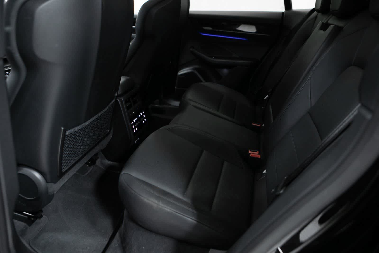 Certified 2025 Porsche Macan 4S Electric AWD/4WD image 27