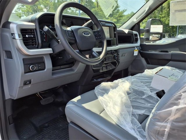 New 2025 Ford F550 4x4 Regular Cab Super Duty image 9