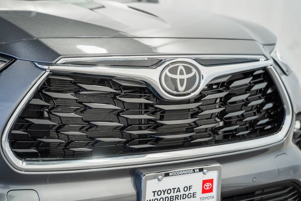 Used 2023 Toyota Highlander Limited AWD/4WD image 11