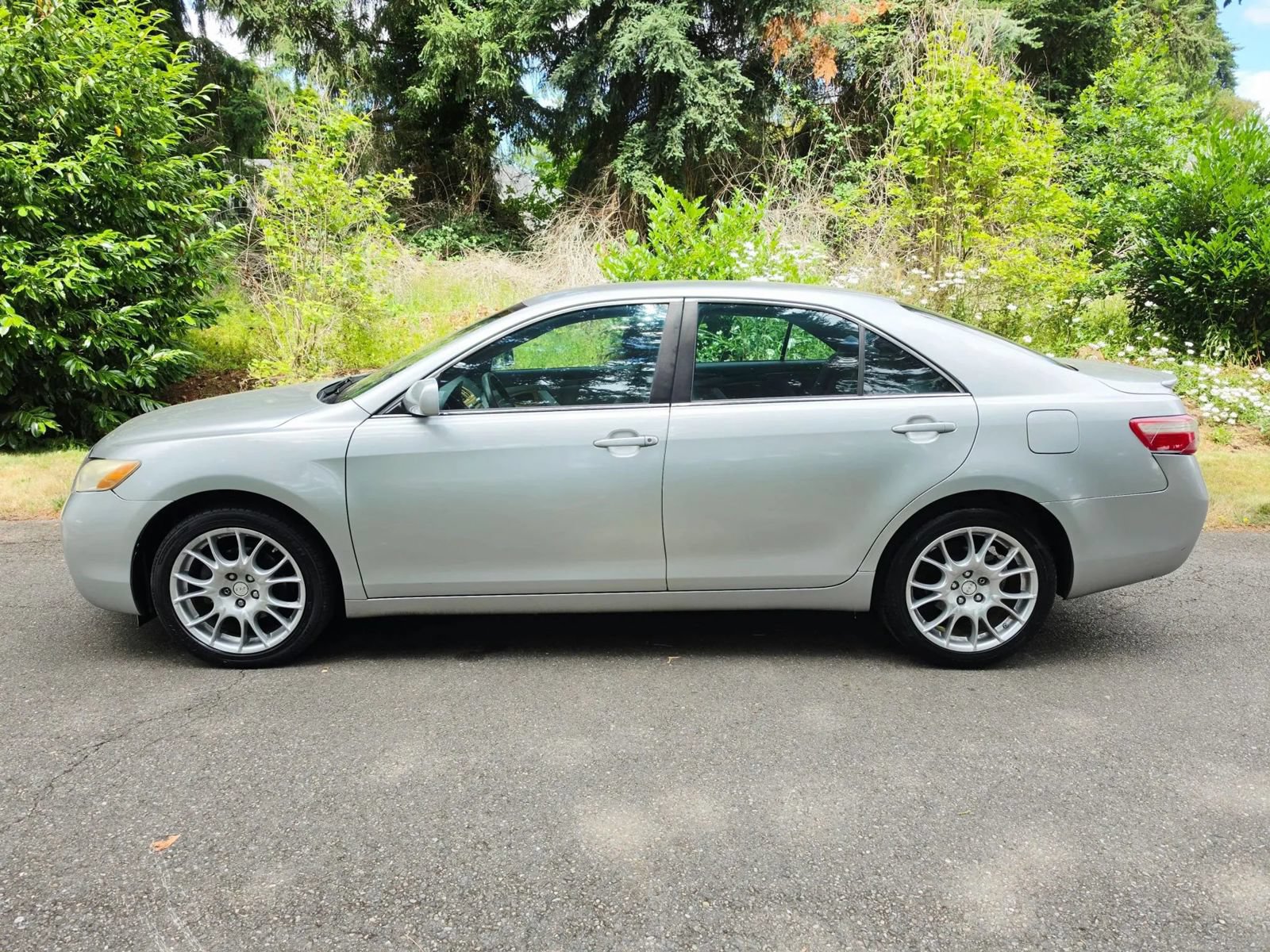 Used 2007 Toyota Camry LE FWD image 2