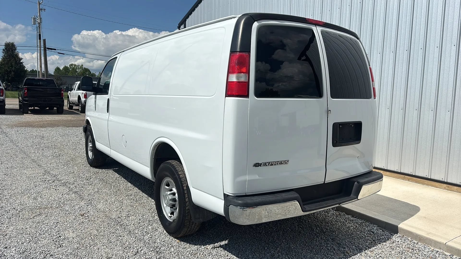 Used 2017 Chevrolet Express 2500 RWD image 3