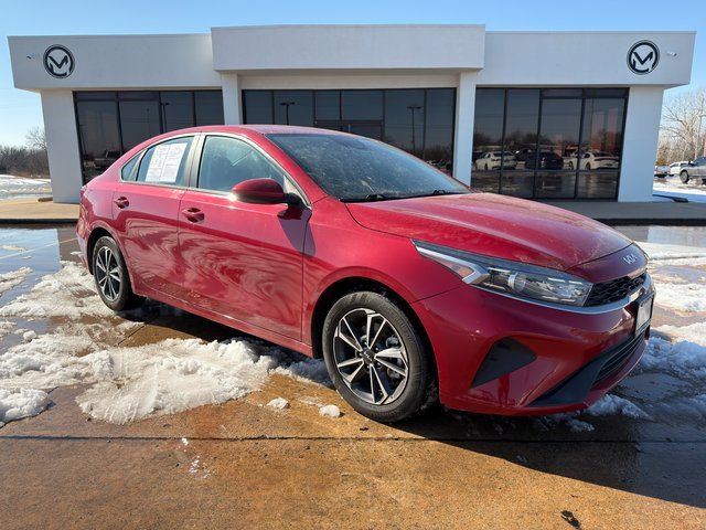 Used 2024 Kia Forte LXS image 2