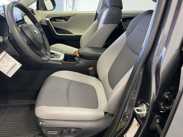 Used 2025 Toyota RAV4 XLE w/ Convenience Package image 18