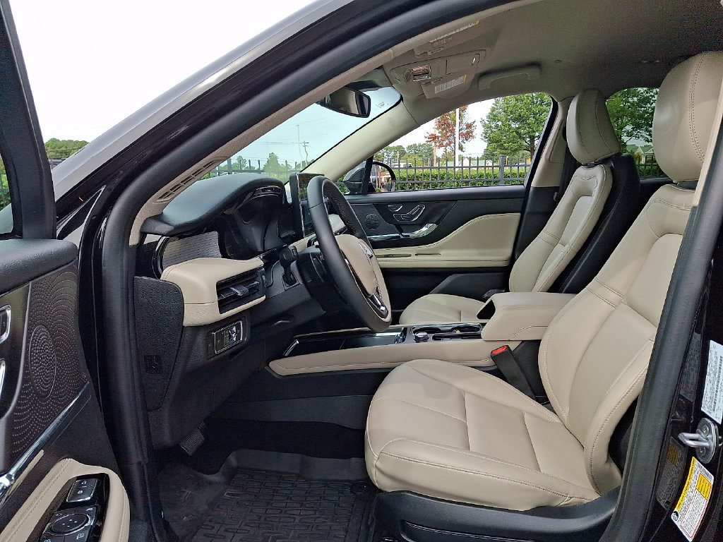 Used 2025 Lincoln Corsair FWD image 13