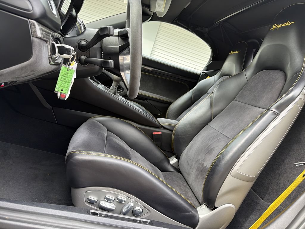 Certified 2016 Porsche Boxster Spyder RWD image 4