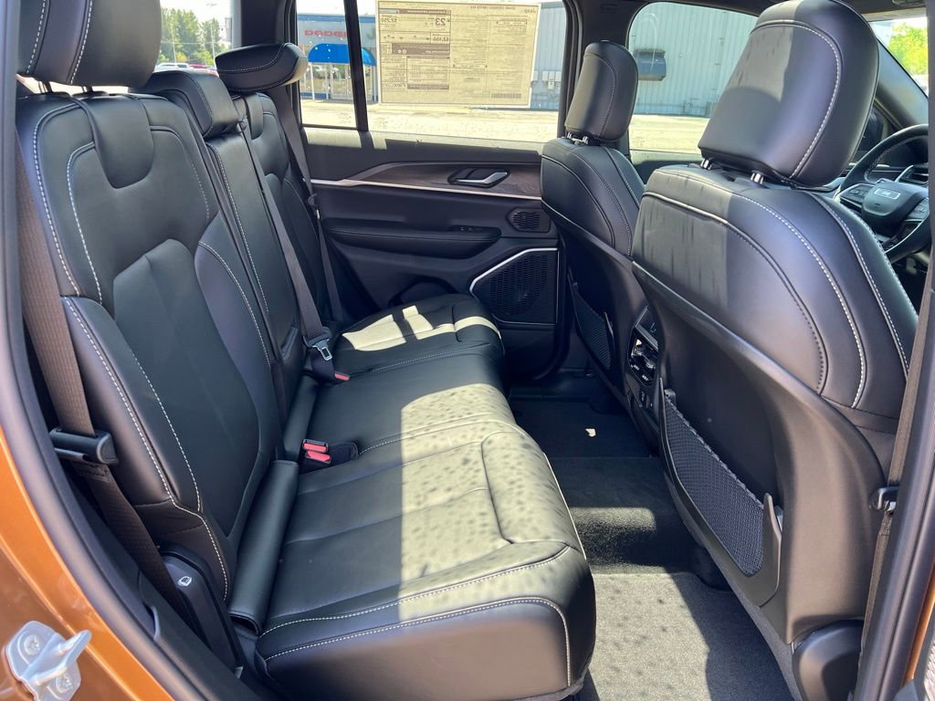 New 2026 Jeep Grand Cherokee Limited AWD/4WD image 15