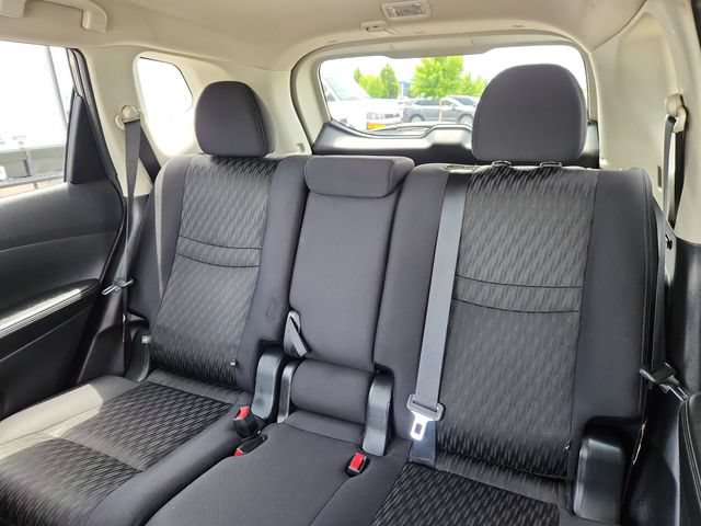 Used 2018 Nissan Rogue SV AWD/4WD image 28