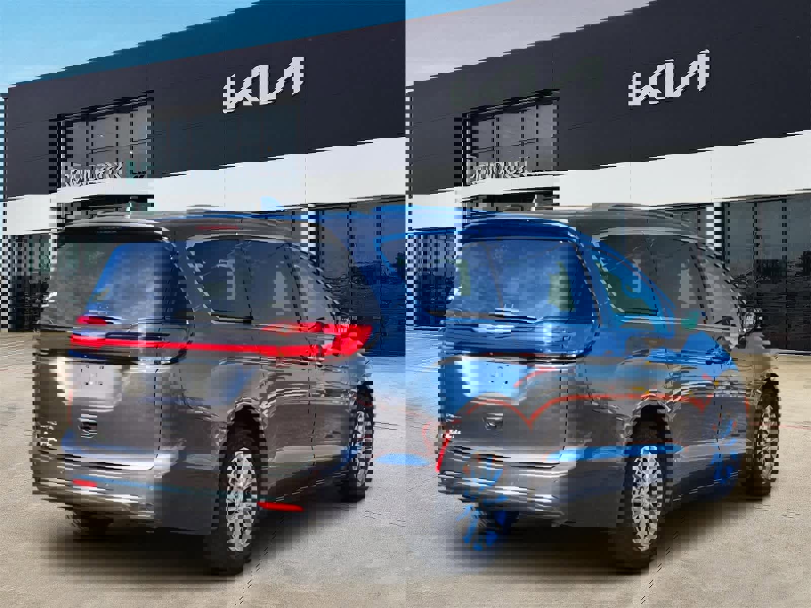 Used 2021 Chrysler Pacifica Touring-L image 5