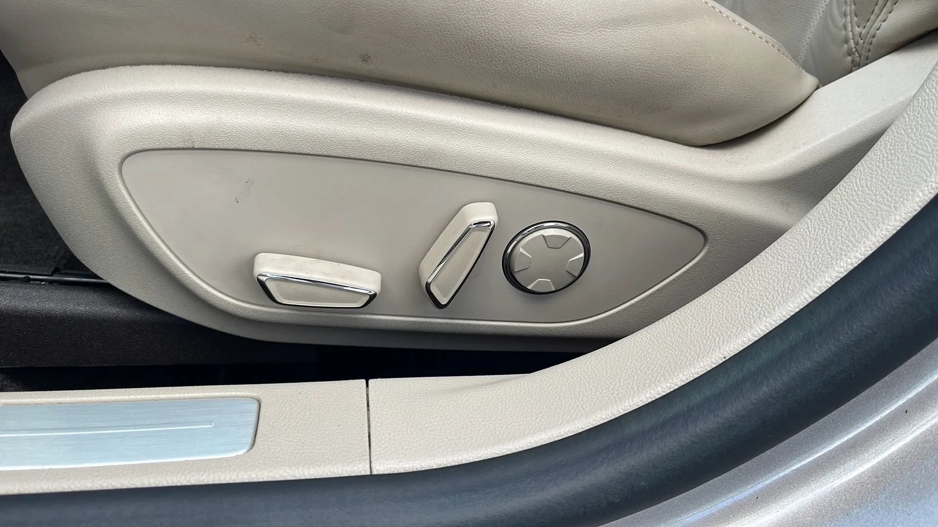 Used 2018 Lincoln MKZ Reserve FWD image 21