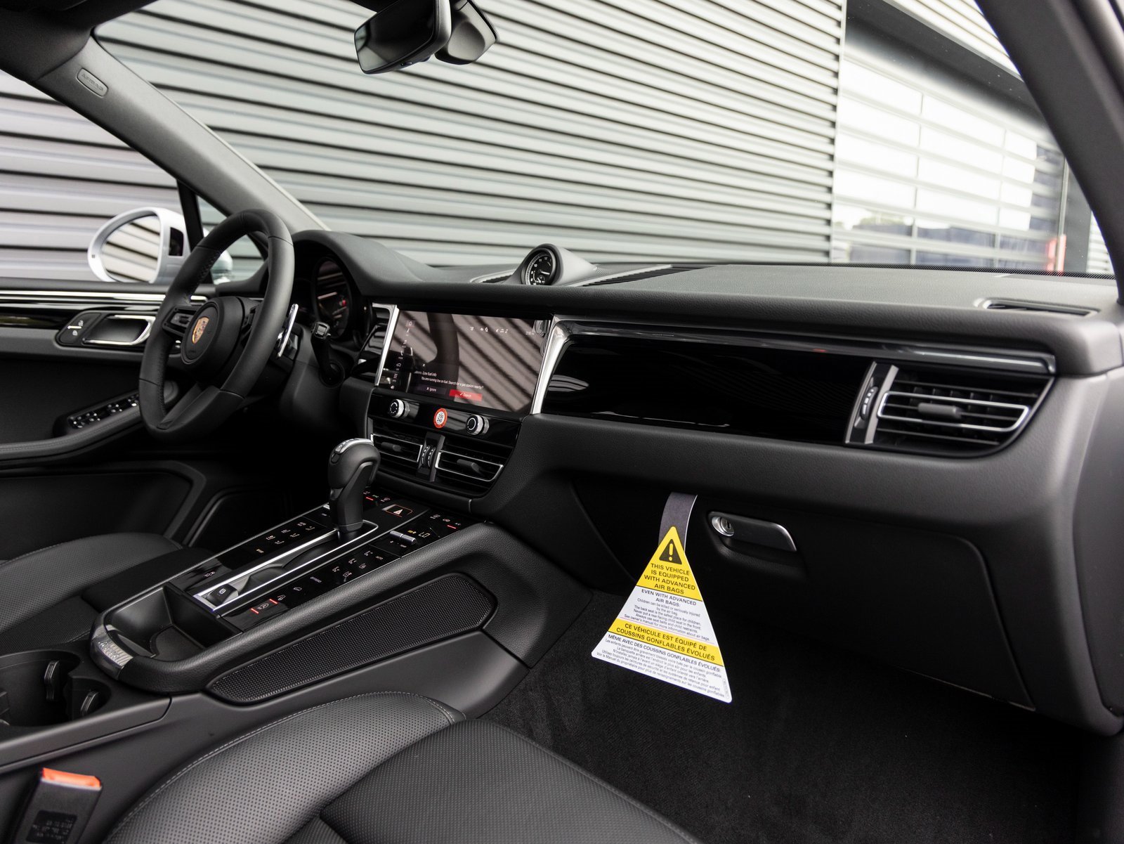 Certified 2025 Porsche Macan image 36