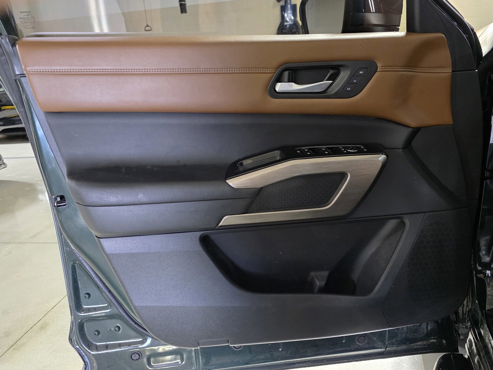 Used 2023 Nissan Pathfinder Platinum image 16