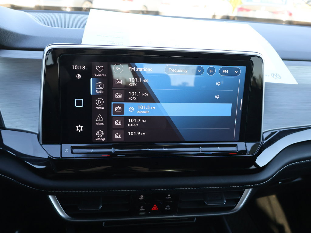 Certified 2024 Volkswagen Atlas Cross Sport SE w/ Panoramic Sunroof Package AWD/4WD image 27