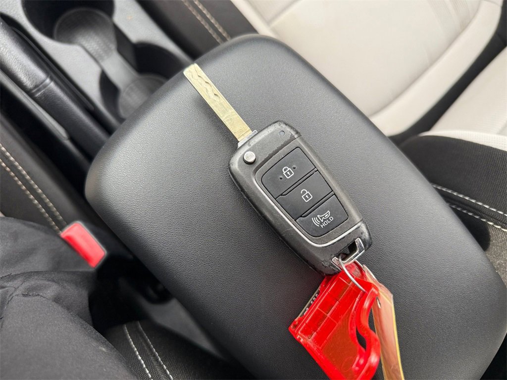 Used 2022 Hyundai Venue SEL image 32