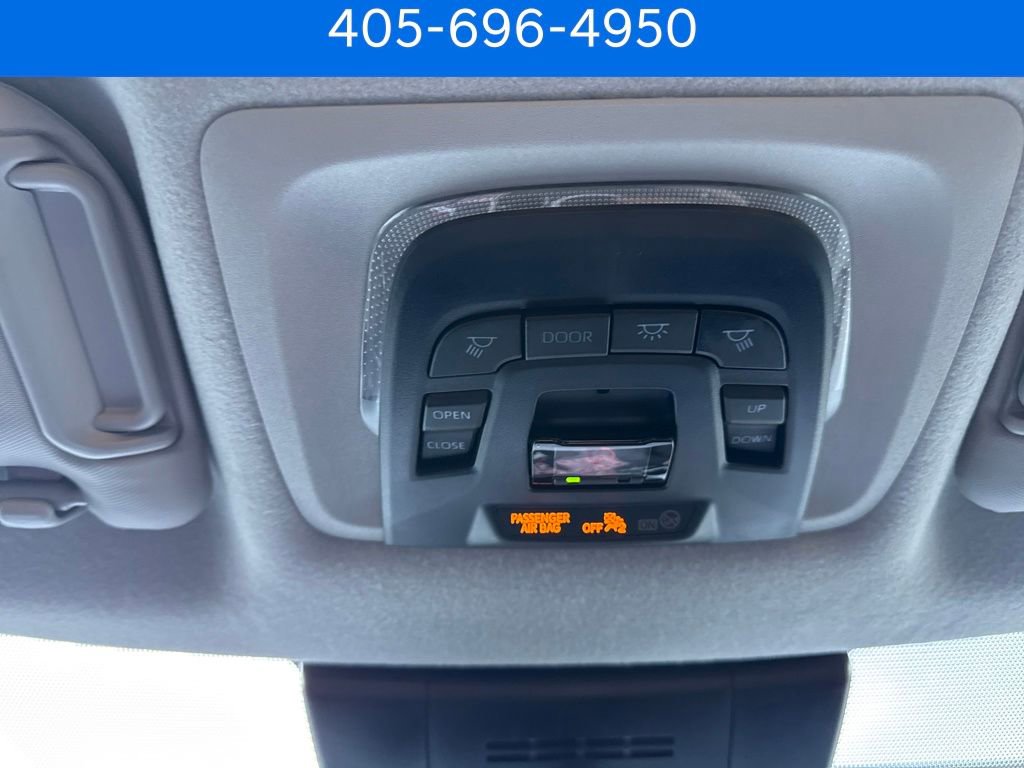 Used 2025 Toyota Corolla Cross XLE w/ Convenience Package image 32