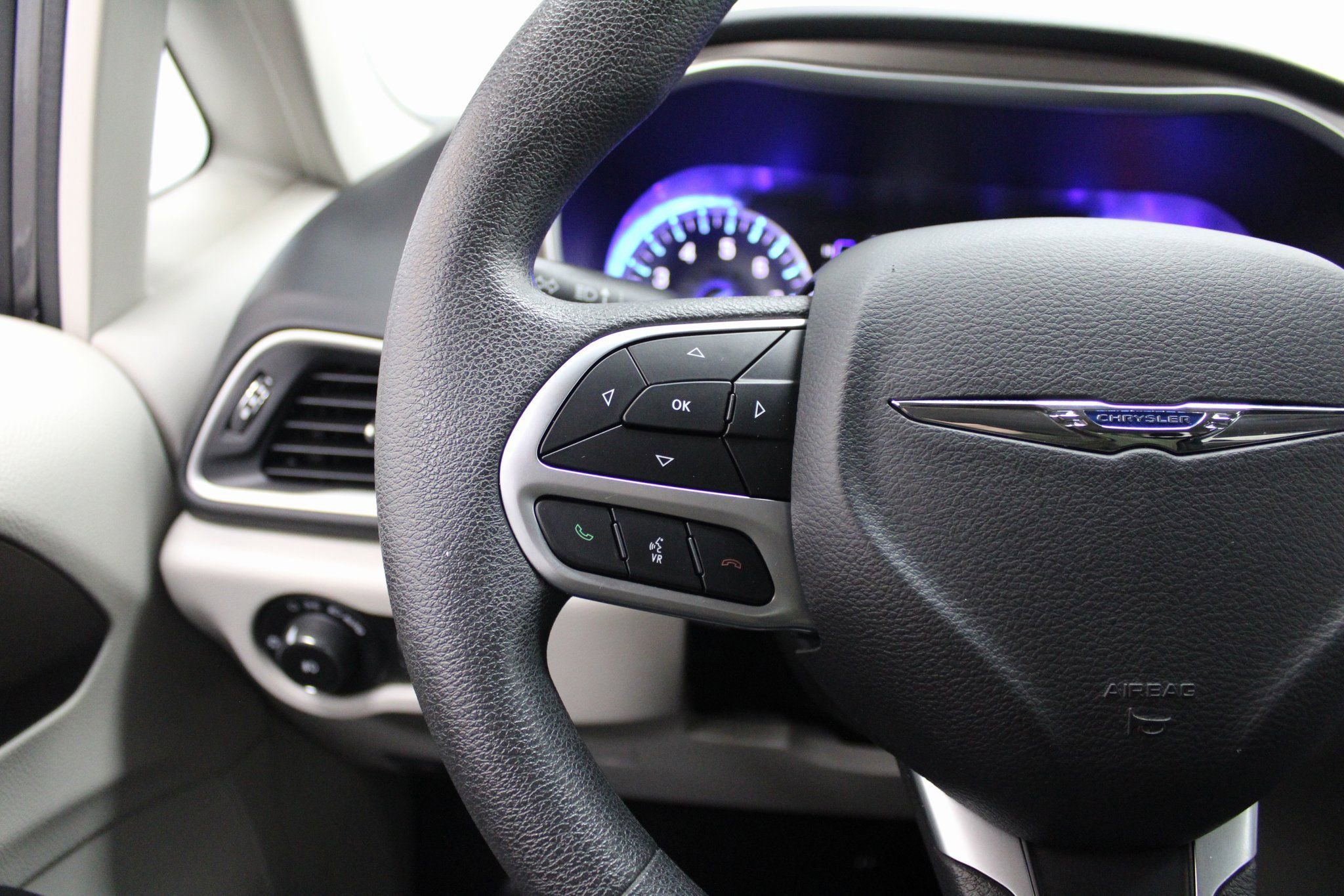 Used 2018 Chrysler Pacifica Touring Plus image 31