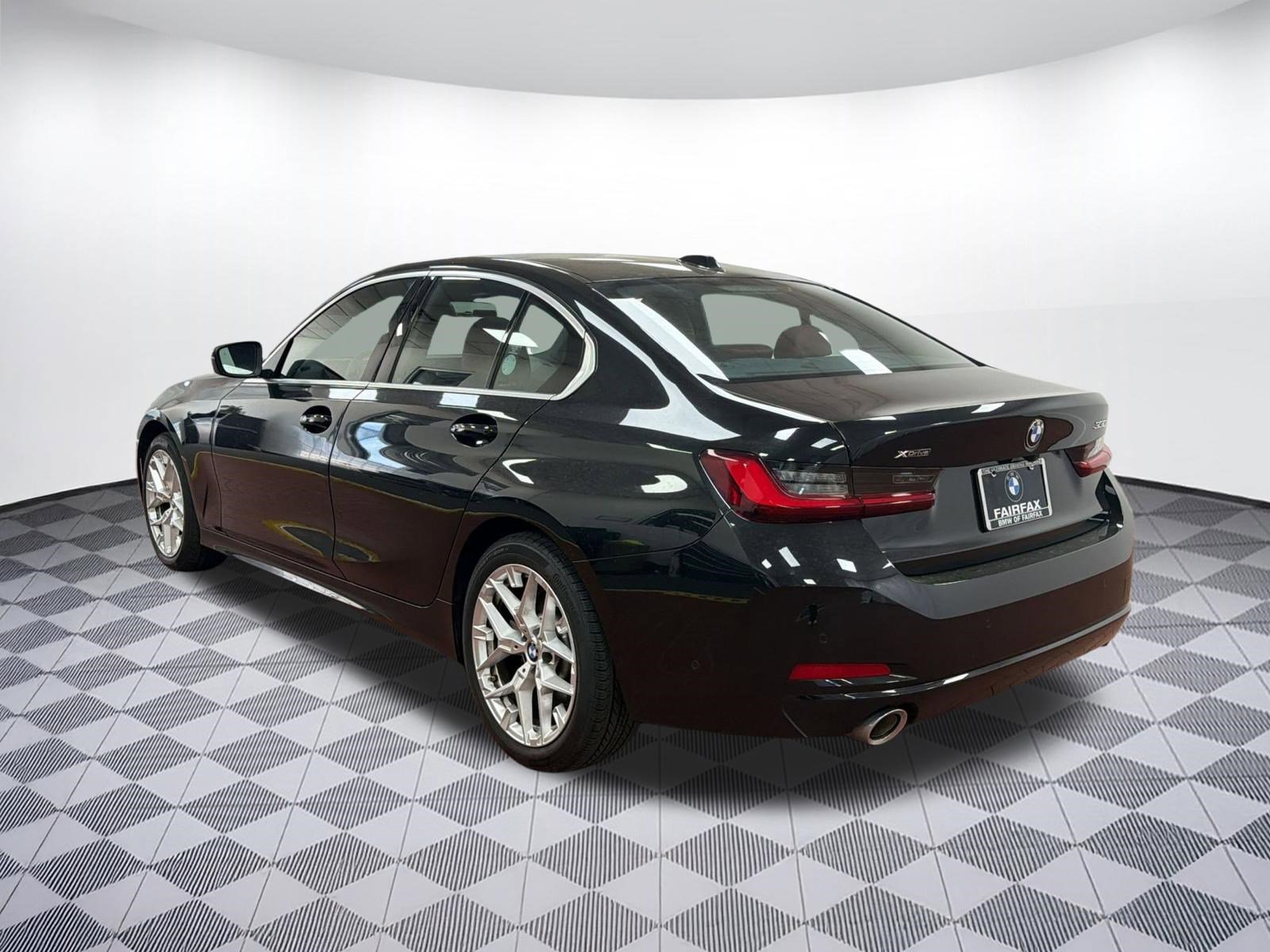 Certified 2025 BMW 330i xDrive Sedan AWD/4WD image 3