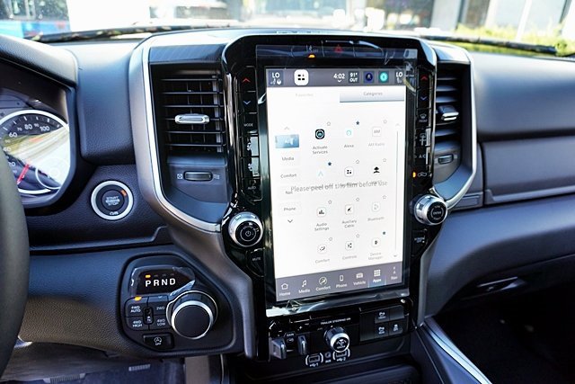 New 2026 RAM 1500 4x4 Crew Cab image 33