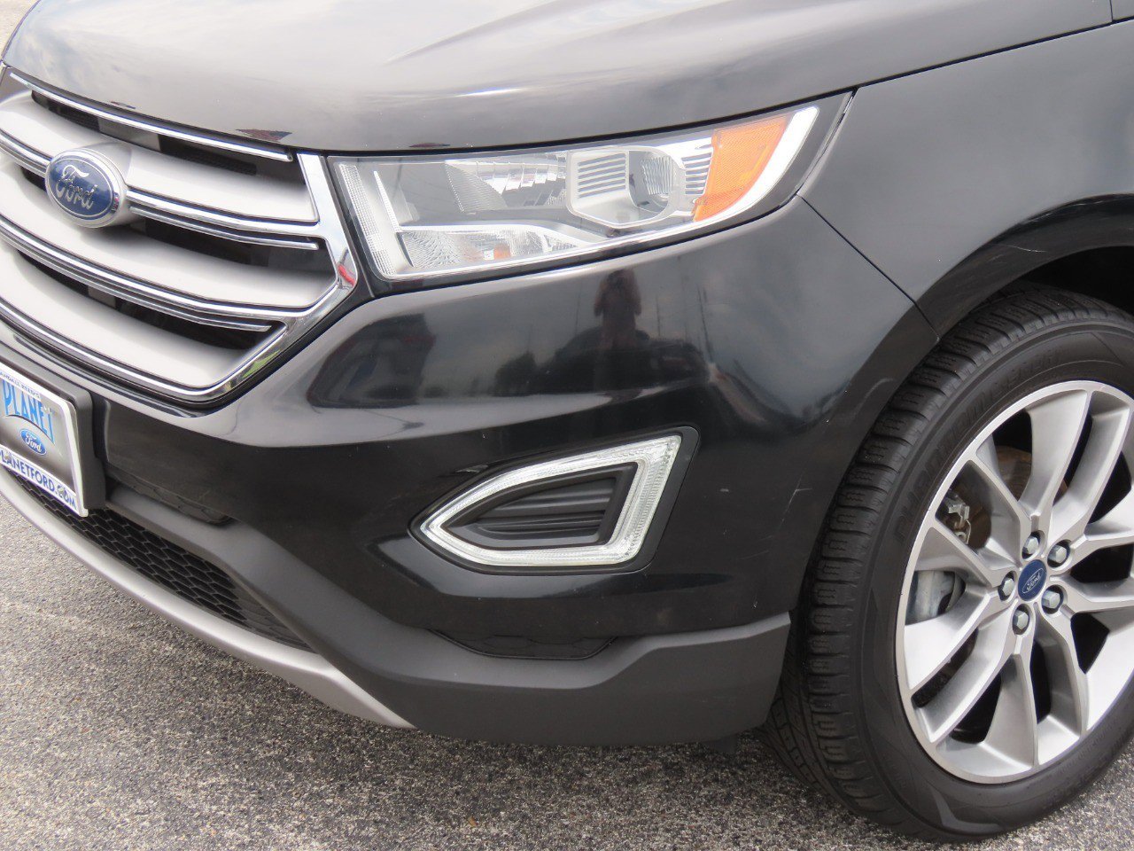 Used 2017 Ford Edge Titanium w/ Technology Package FWD image 3