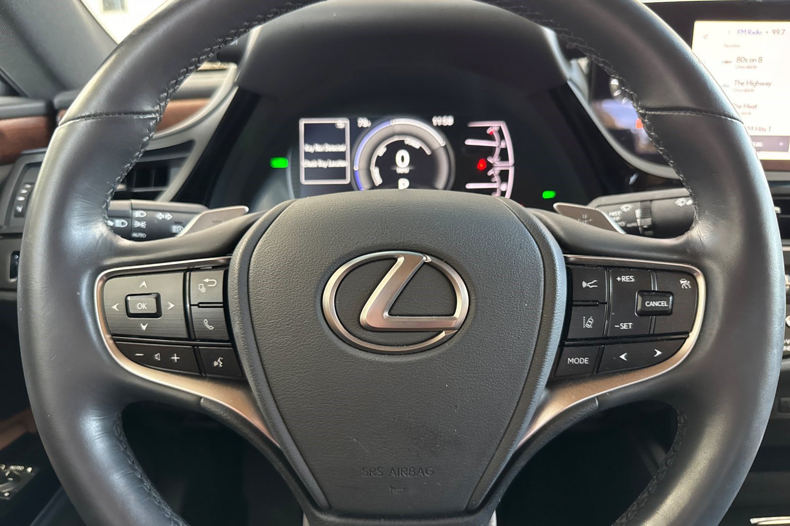 Certified 2025 Lexus ES 300h w/ Premium Package FWD image 28