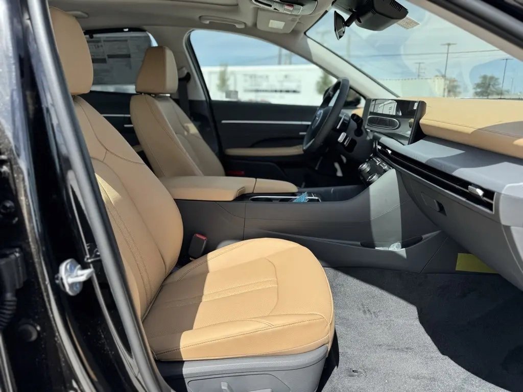 New 2025 Hyundai Sonata Limited image 10