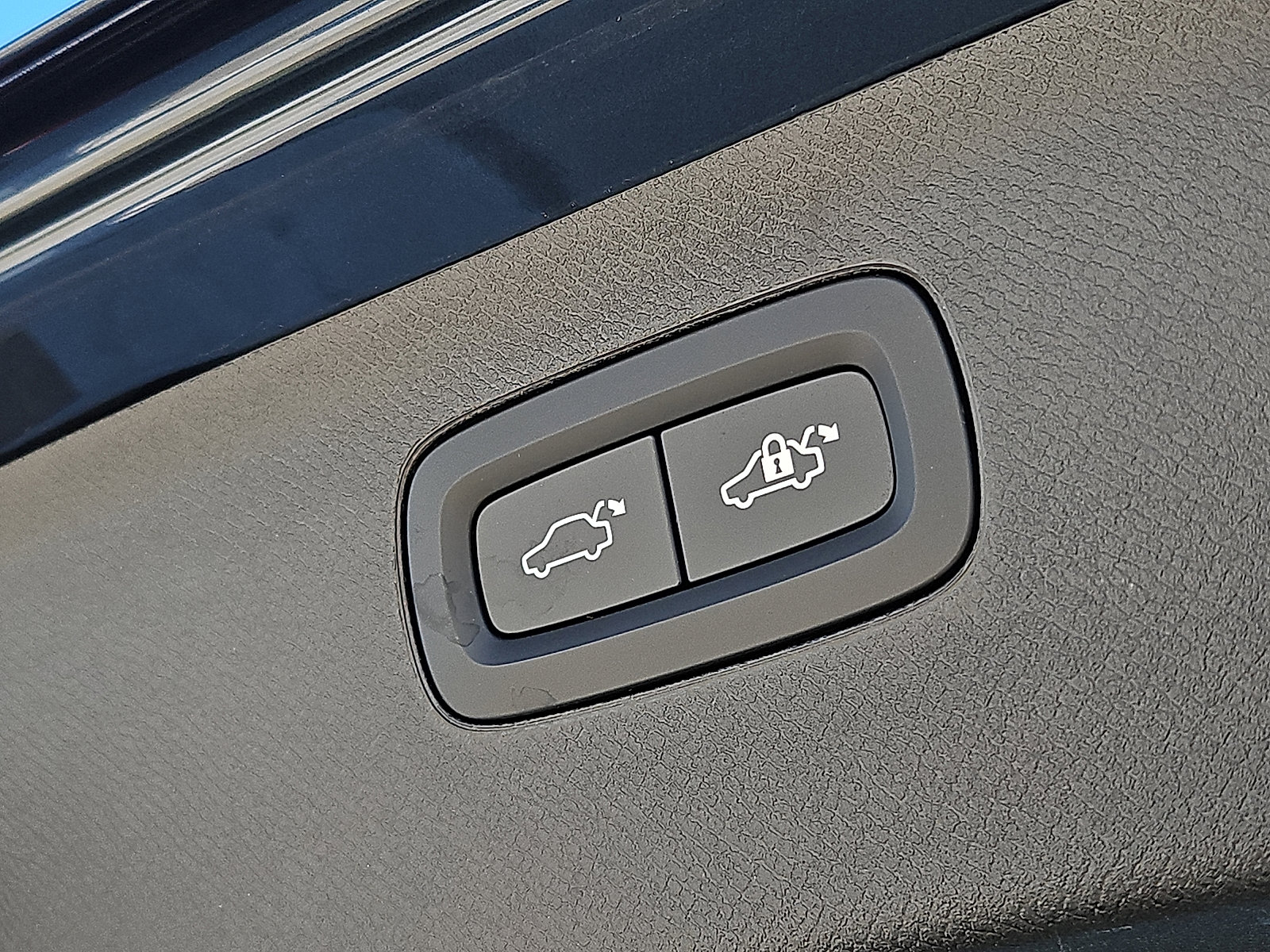 Certified 2024 Volvo XC90 B6 Plus w/ Protection Package Premier image 30