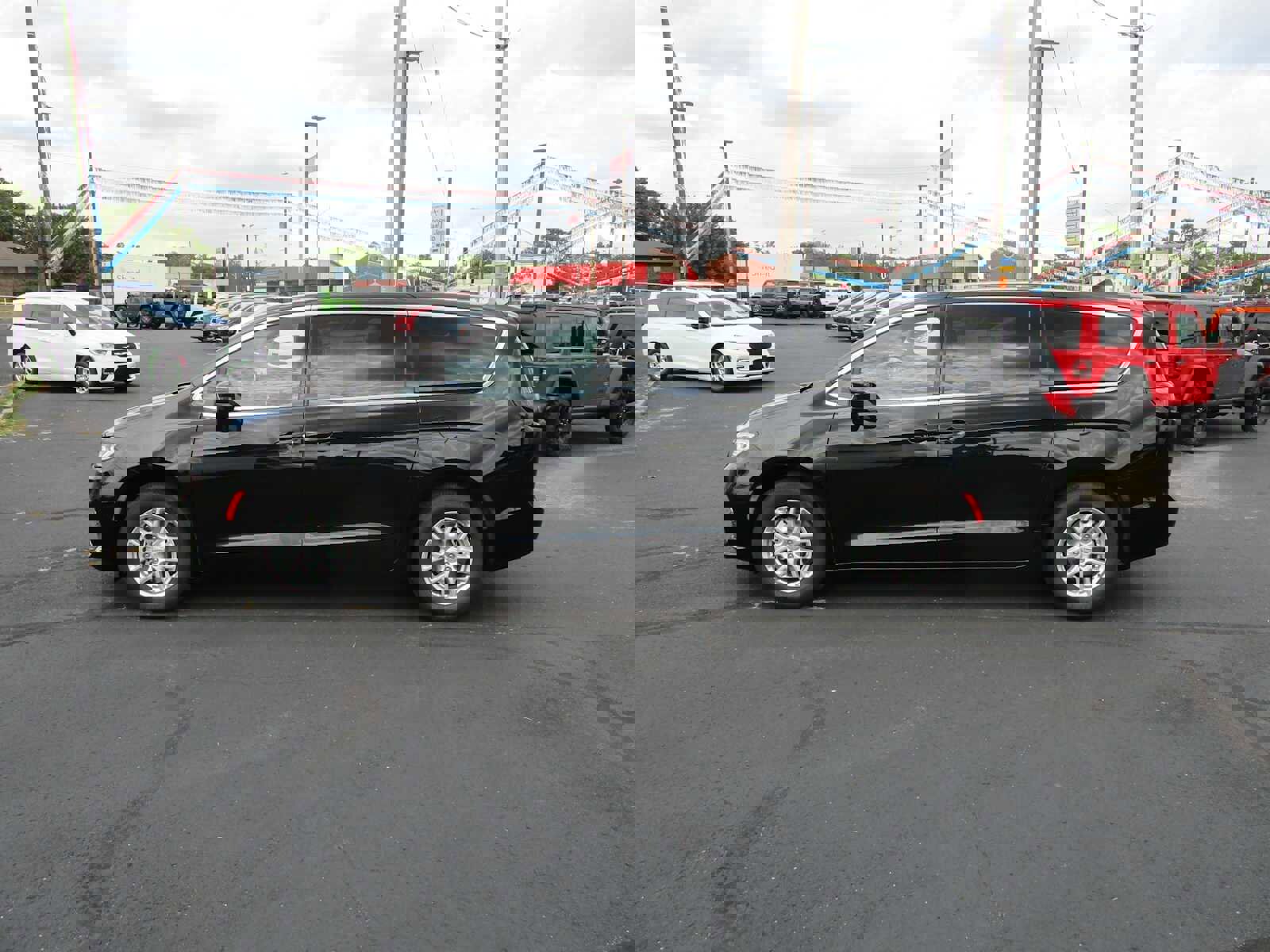 New 2026 Chrysler Pacifica Select FWD image 8